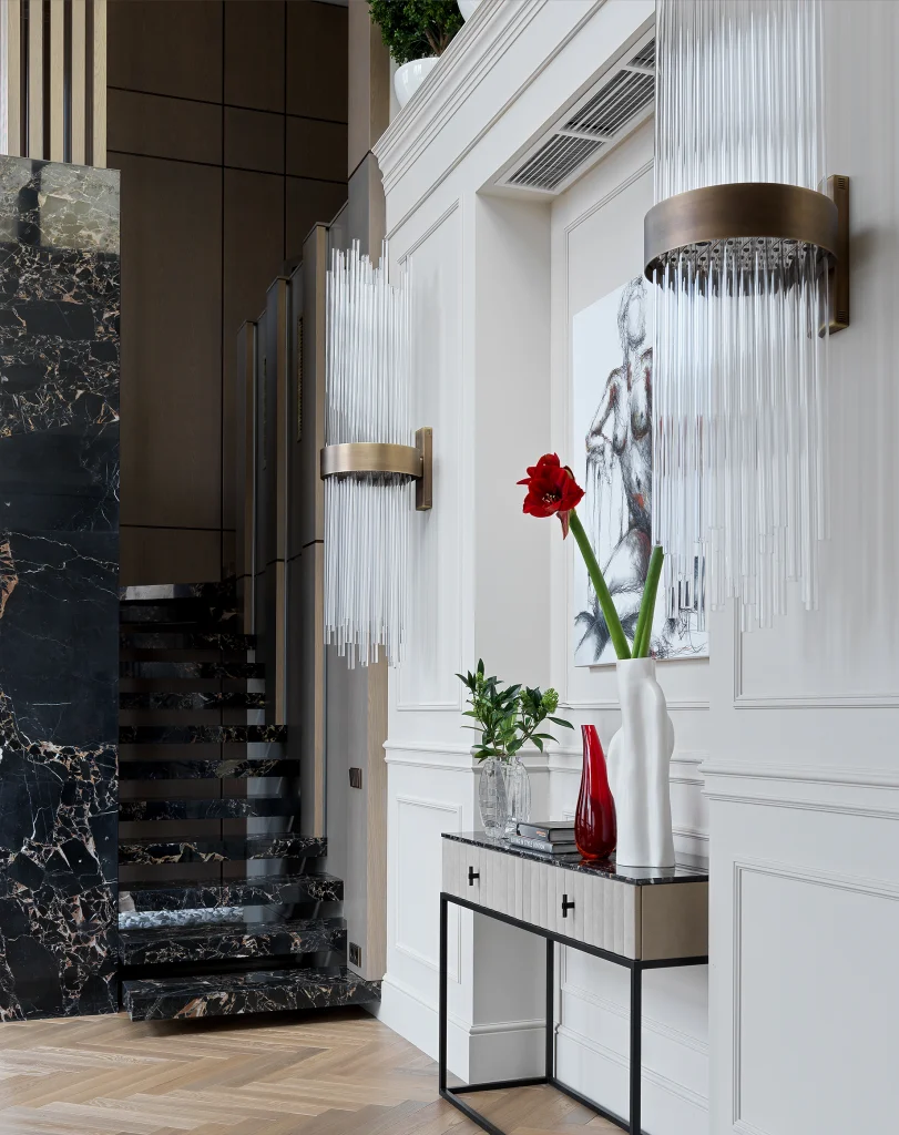 Chi tiết đèn tường, phào chỉ và cầu thang Penthouse
