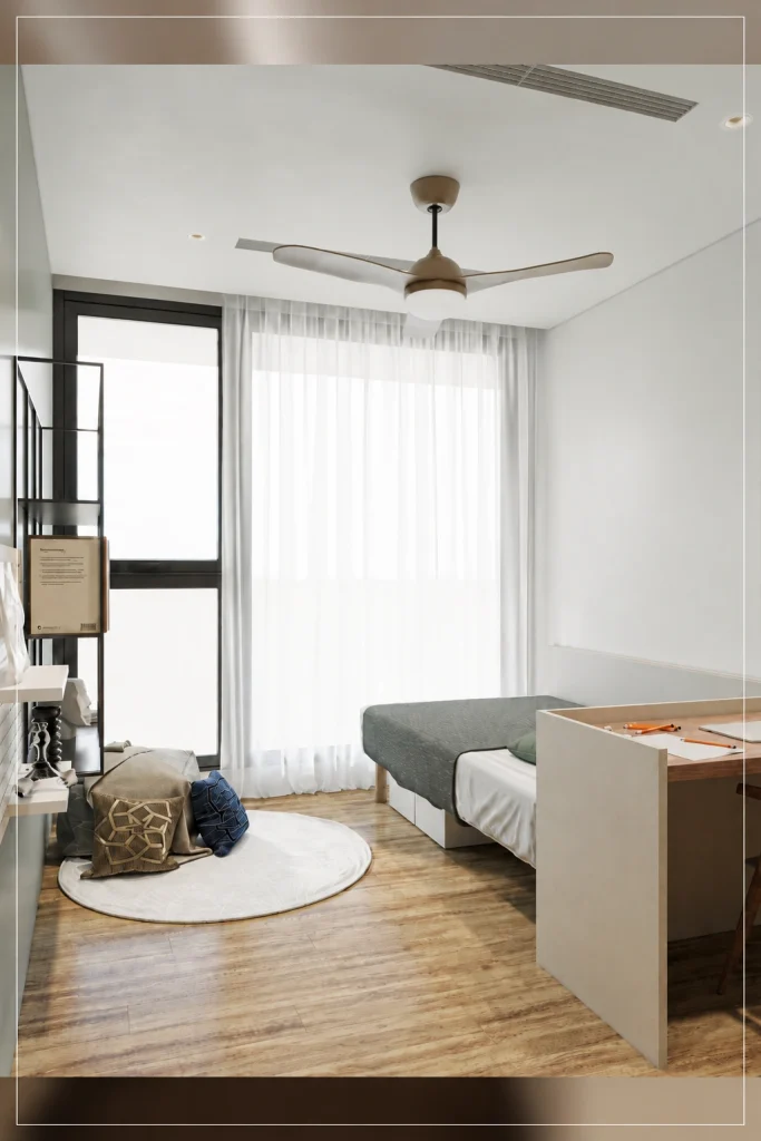 Góc cửa kính và bàn nhỏ trong phòng ngủ tông xanh tại Sol Forest