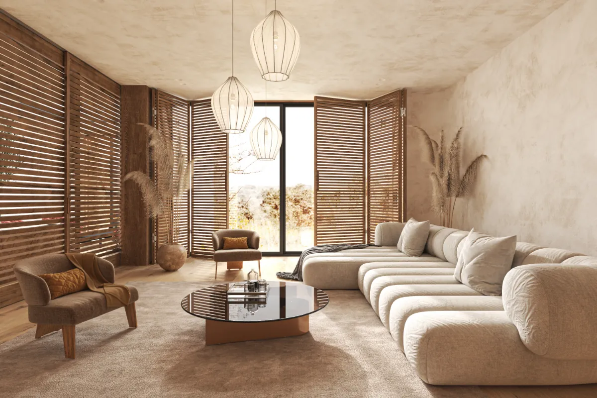 Phòng khách sáng bên cửa kính lớn, cửa chớp gỗ và sofa màu kem